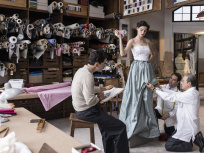 Une nouvelle série sur le couturier Balanciaga