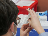 Vaccins contre la Covid : voici la liste des effets secondaires recensés en France