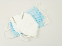 Covid : faut-il passer aux masques FFP2 pour lutter contre Omicron ?