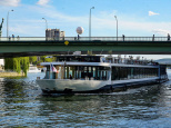 Une croisière gourmande et romantique sur la Seine à bord du Diamant Bleu