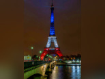 La Tour Eiffel tricolore, aux couleurs du drapeau français