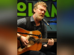 Glen Hansard, le chanteur et musicien irlandais, est décédé à l'âge de 56 ans