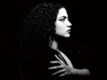 Emel Mathlouthi en concert à La Gaîté Lyrique de Paris