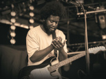 Michael Kiwanuka en concert à La Salle Pleyel de Paris en novembre 2019