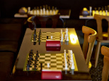 ce speakeasy dans un restaurant vous propose de jouer aux échecs