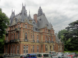 Avec ses airs de villa italienne, ce château surprend en pleine Île-de-France