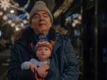 Seul face au bébé, la nouvelle comédie de Rowan Atkinson arrive sur Netflix