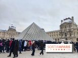 La Neige à Paris - Musée du Louvre pyramide foule