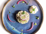 La recette du tartare de daurade de Julien Conca, chef de la Brasserie Là-Haut