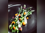 La recette des asperges vertes et mangue de Thomas Danigo, chef de l'hôtel Monsieur George