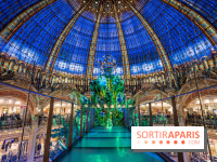 Les vitrines et sapin de Noël des Galeries Lafayette 2022