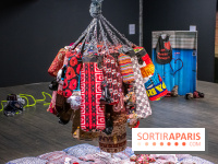 Exposition de vêtements-images de Chalisée Naamani au Palais de Tokyo