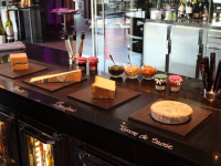 Bar à fromages au Makassar lounge & restaurant