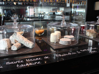 Accords confits de fleurs et chèvre au Renaissance Paris Arc de Triomphe