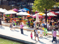 La guinguette solidaire "Buena Onda" à Paris Plage