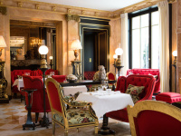 L'Hôtel La Réserve Paris fait une belle surprise dans ses restaurants au mois d'août