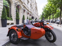 Le side-car s'invite au Royal Monceau