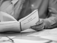 Qui a tué mon père ? à La Colline : critique d'une tragédie nationale