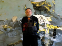 Dans l'atelier, l'artiste photographié au Petit Palais