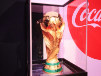 Le Trophée de la Coupe du Monde de la FIFA™ présenté au Forum des Halles