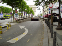 Paris : bientôt une piste cyclable sous l'Arc de Triomphe !