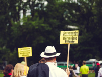 Des manifestations anti-masques à Paris, Berlin et Londres