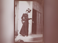 Misia, Reine de Paris Musée Orsay Paris, exposition Misia Musée Orsay Paris | Édouard Vuillard, Misia Natanson sur le perron de La Croix-des Gardes, Cannes, 1901 Collection particulière © Archives Vuillard, Paris