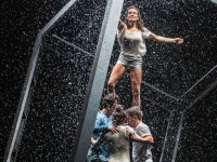 Passagers, le spectacle de cirque des 7 doigts de la main à la Villette