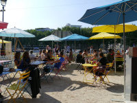 La Guinguette Solidaire Tous à Table et ses Apéricub's à Paris Plages