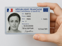 Carte d’identité sur smartphone : tout le monde peut enfin en faire la demande