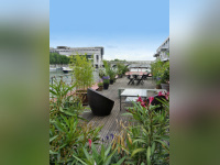 Le Playtime : la péniche terrasse piscine