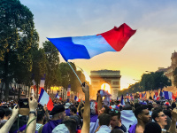 Coupe du Monde 2018 : l'Equipe de France défile sur les Champs-Élysées à Paris