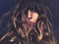 Lou Doillon en showcase à la Fnac Saint Lazare