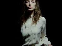 Fishbach en showcase à la Fnac Saint Lazare 