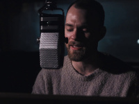 Ásgeir en concert au Café de La Danse en février 2019
