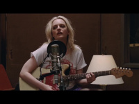 Her Smell avec Elisabeth Moss : la bande-annonce