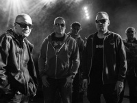 Front 242 en concert à L’Elysée Montmartre en mars 2020 