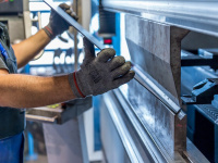 Coronavirus : durée du travail portée jusqu'à 60 heures hebdomadaires dans certains secteurs