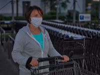 Coronavirus : bientôt des masques grand public "d'une capacité de filtration de 90%" annonce Véran