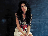 Amy Winehouse : la garde-robe de l’artiste mise aux enchères pour 1 à 2 millions de dollars