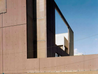 Paysages d'architecture par Raymond Depardon au musée de la Carte à Jouer