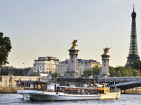 Une cure de jouvence pour le bateau restaurant Don Juan II