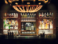 La Maison Souquet et son bar confidentiel, à deux pas du Moulin Rouge