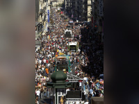 Paris, 18 sept 2004, Montparnasse-Bastille, la Technoparade ˆ fait le plein de participant.
Photographie : Olivier Arandel