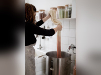 Un atelier d'initiation aux teintures végétales pour les enfants