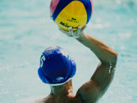 Un match de water-polo entre les Etats-Unis et la France au Centre Aquatique Olympique, avant les JO