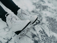 Noël 2025 à Orsay : un village d'hiver festif avec patinoire, chalet et décoration