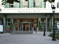 Pourquoi cette mairie parisienne est la seule à avoir une architecture moderne ?