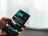 Coronavirus : Twitter en lutte contre l'épidémie de fake news