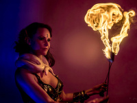 Insolite à Paris : apprendre à danser avec le feu ou des serpents